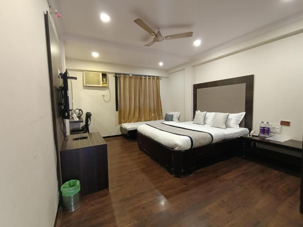 Room image 4