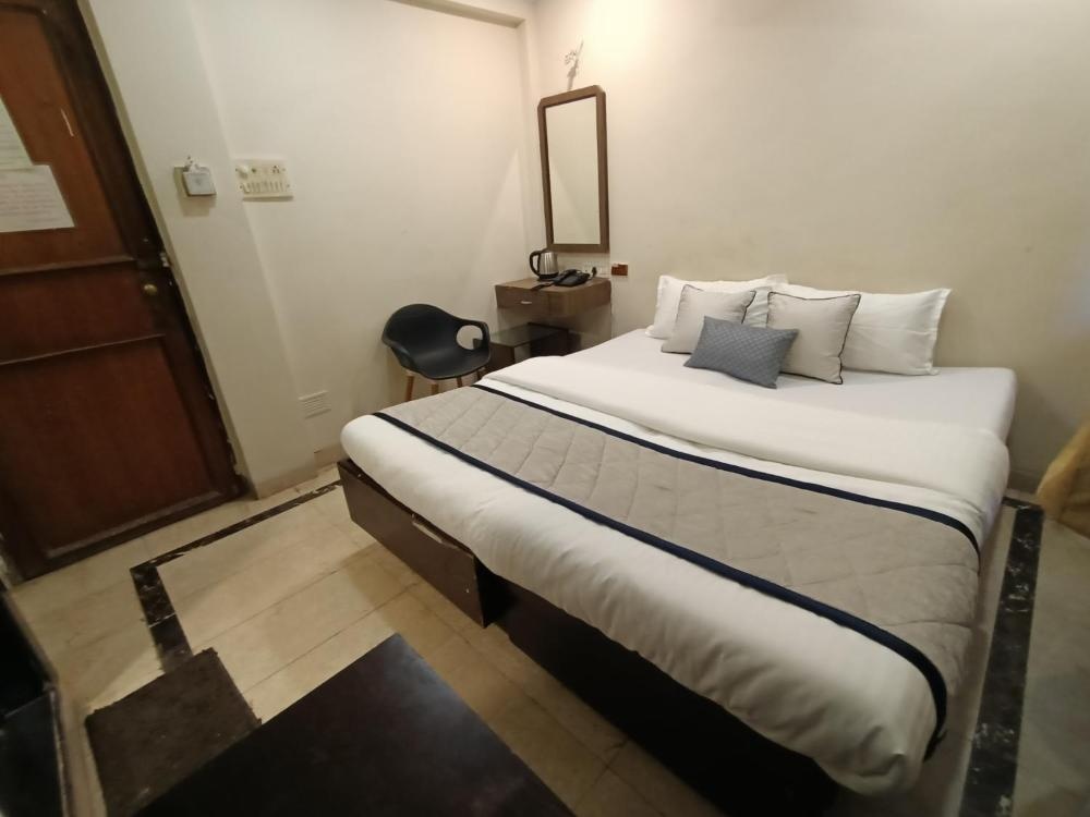 Room image 4