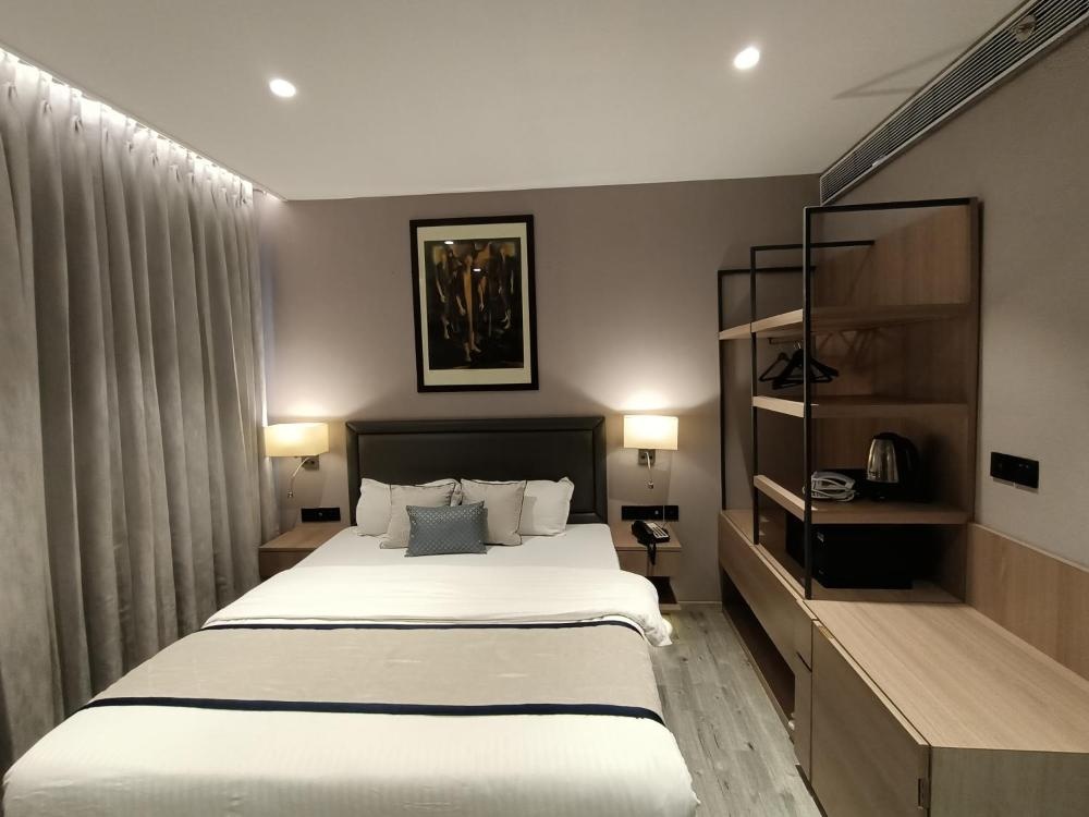 Room image 3